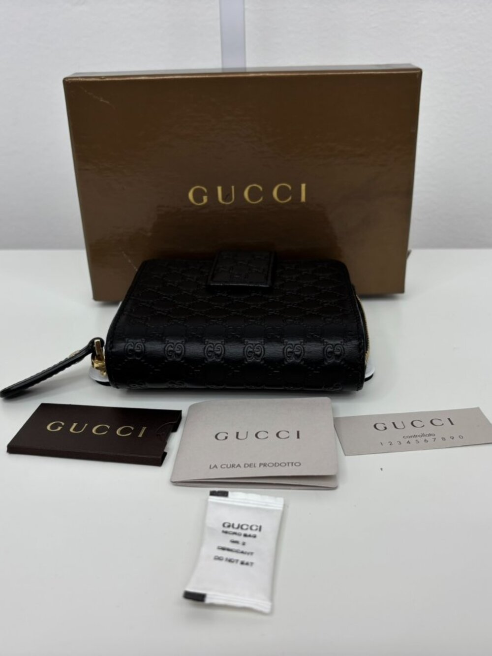 Gucci Microguccissima Black Leather Bi-Fold Wallet